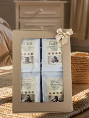Vánoční dárková sada Haniell – ochucené kávy 4×100 g, Karamel, Tiramisu, Belgické pralinky, Kokosové pralinky