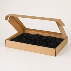 Dárková krabička s okénkem a černou výplní 350 × 250 × 50 mm